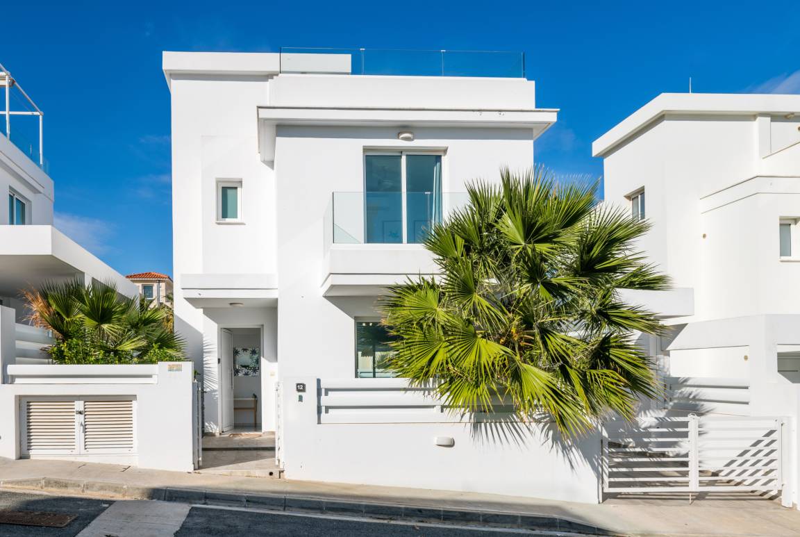 160 M² Villa ∙ 3 Bedrooms ∙ 6 Guests - Protaras