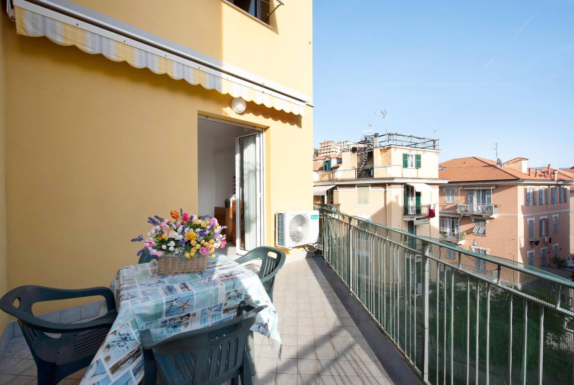 80 M² Appartamento Vacanza ∙ 2 Camere Da Letto ∙ 6 Ospiti - Varazze