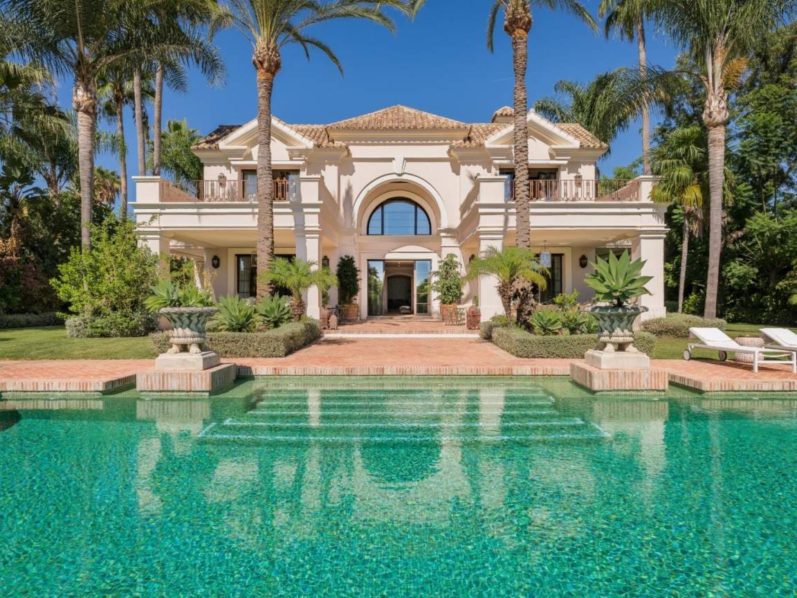 907 M² Villa ∙ 7 Bedrooms ∙ 14 Guests - Benahavís