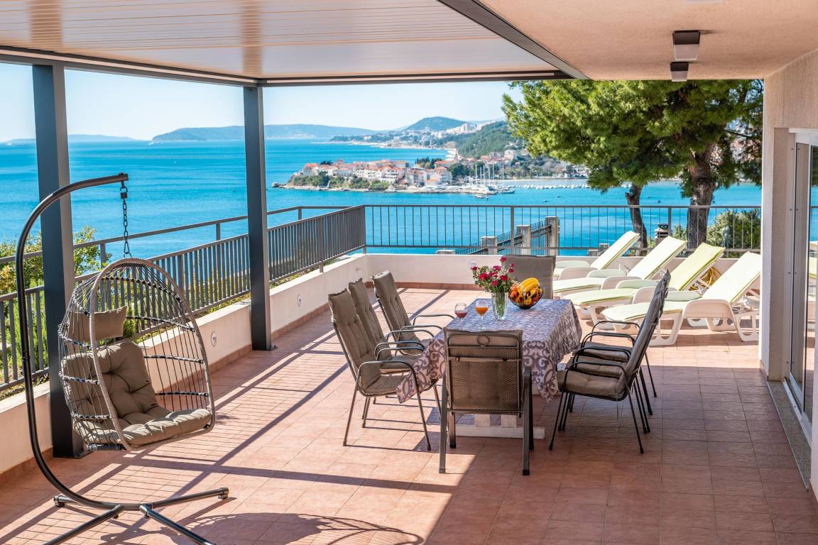 100 M² Apartment ∙ 3 Bedrooms ∙ 8 Guests - Podstrana