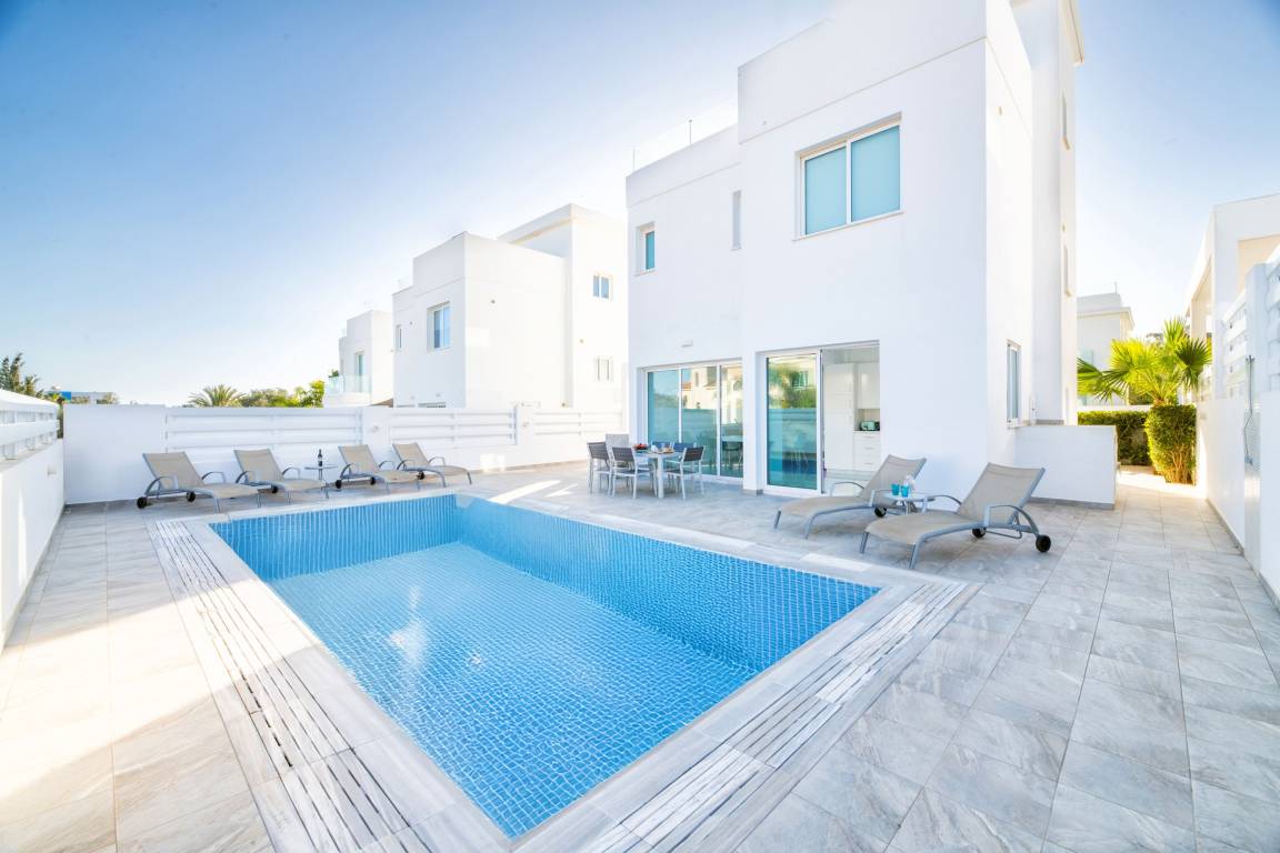 160 M² Apartment ∙ 3 Bedrooms ∙ 6 Guests - Protaras
