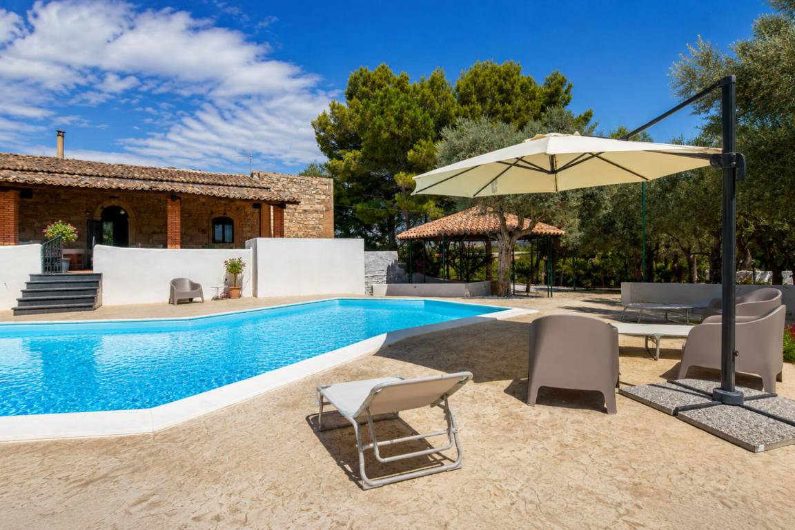 250 m&sup2; Villa 4 Schlafzimmer 10 G&auml;ste