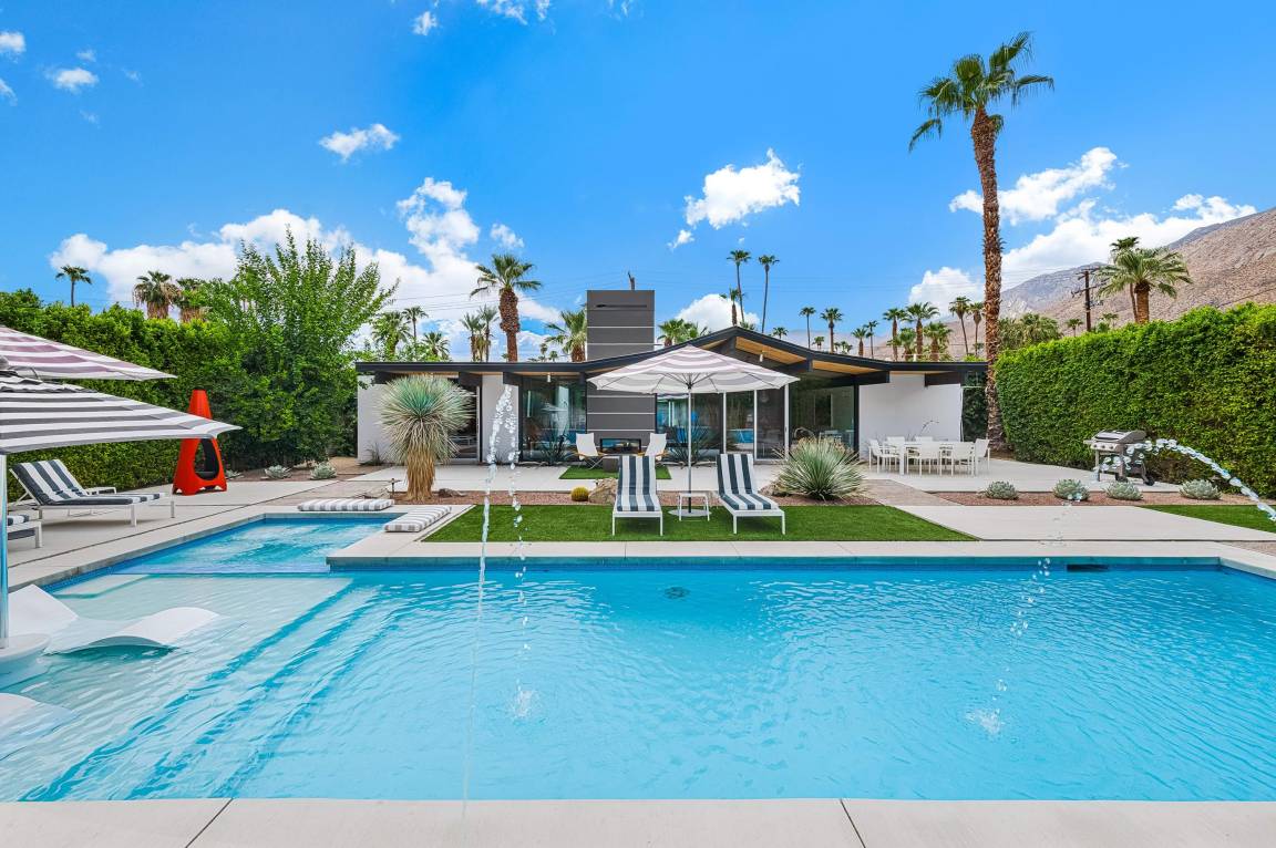Apartment ∙ 4 Bedrooms ∙ 8 Guests - Palm Springs, CA