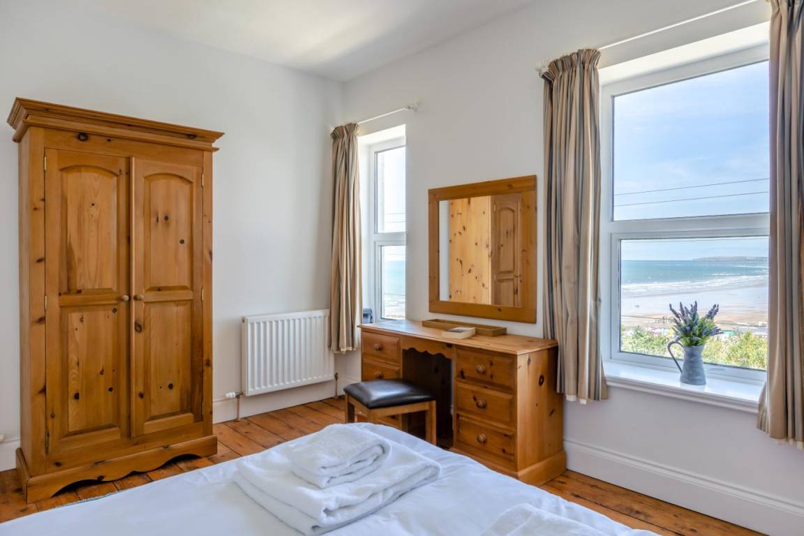 Cottage ∙ 2 Bedrooms ∙ 4 Guests - Westward Ho!