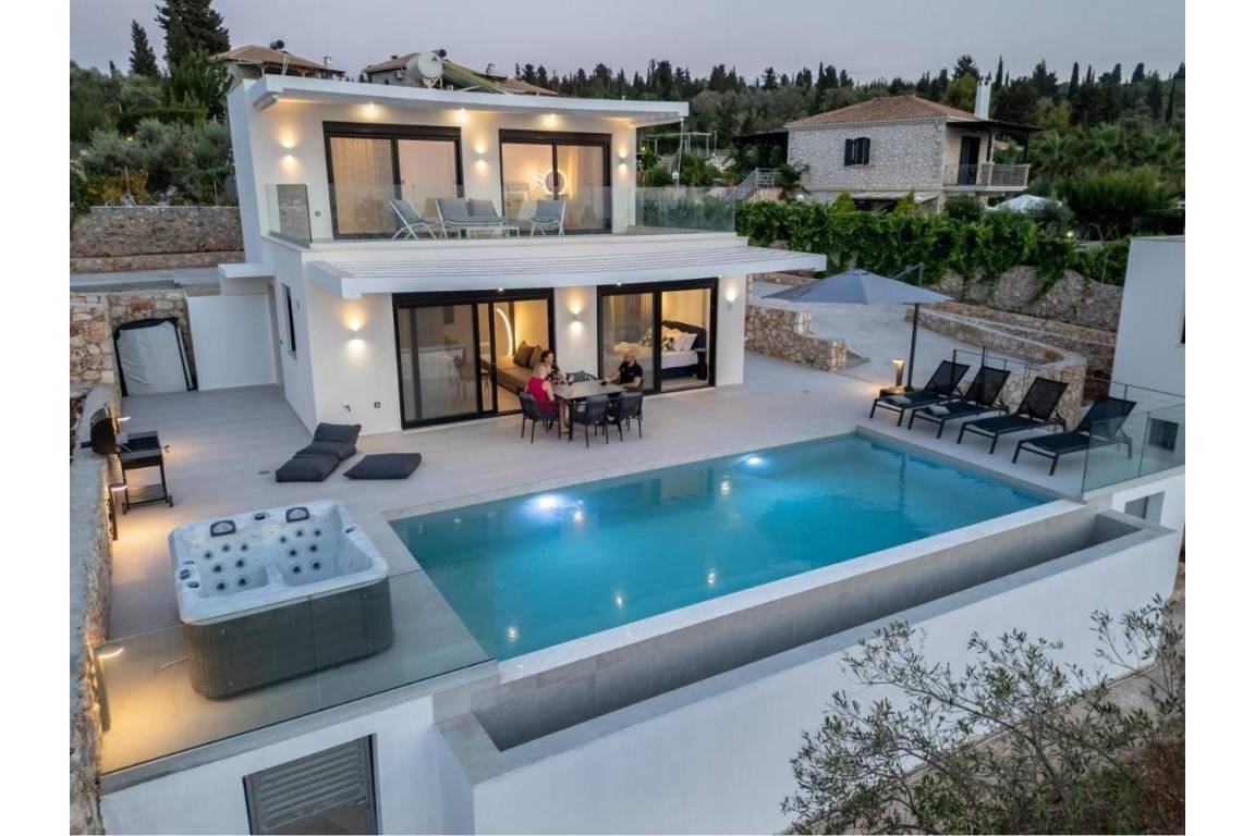 92 M² Villa ∙ 3 Bedrooms ∙ 6 Guests - Lefkada