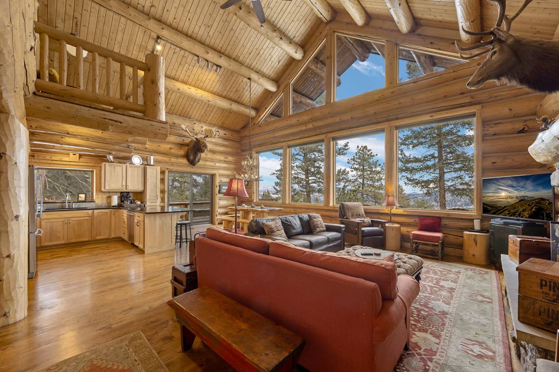 222 M² House ∙ 4 Bedrooms ∙ 8 Guests