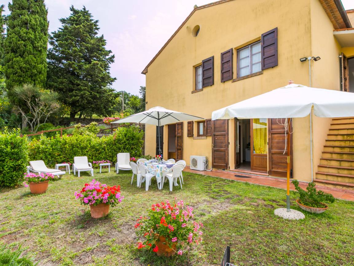 300 M² House ∙ 5 Bedrooms ∙ 17 Guests - Cecina