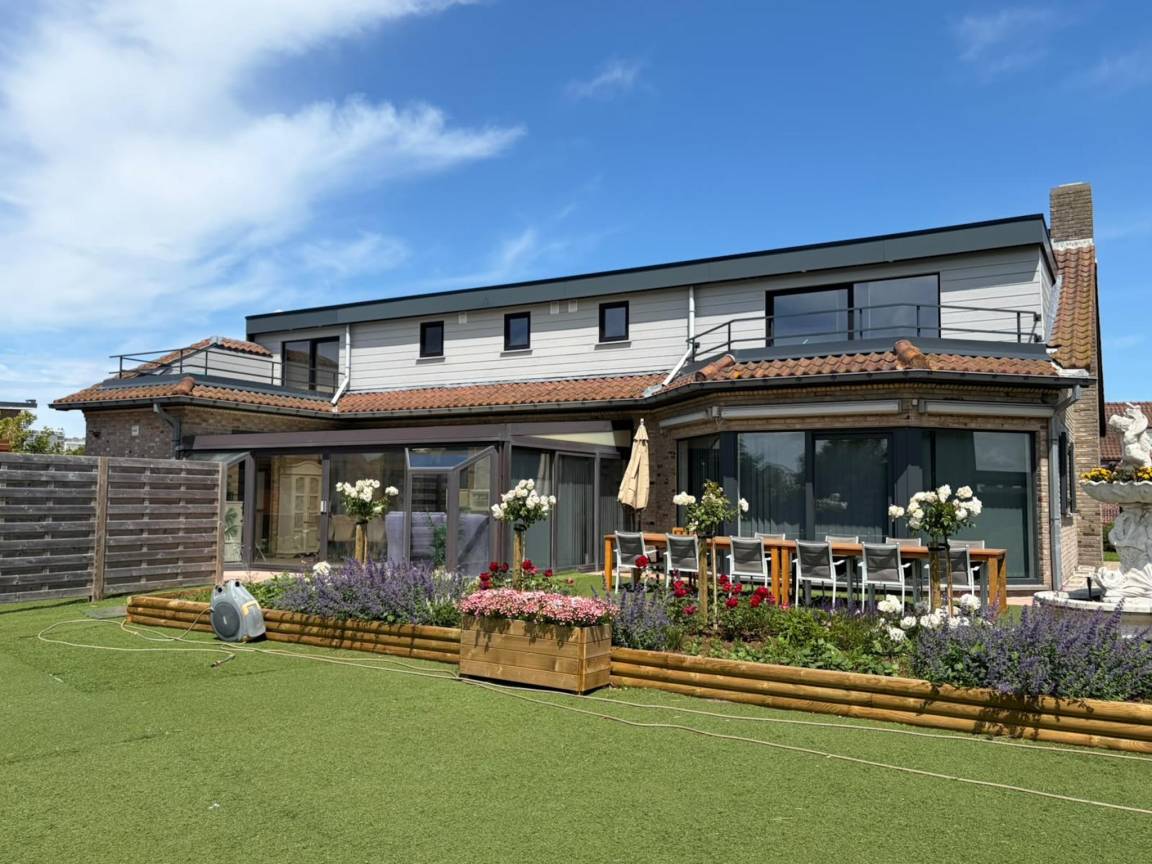 287 m&sup2; Villa 6 Schlafzimmer 18 G&auml;ste