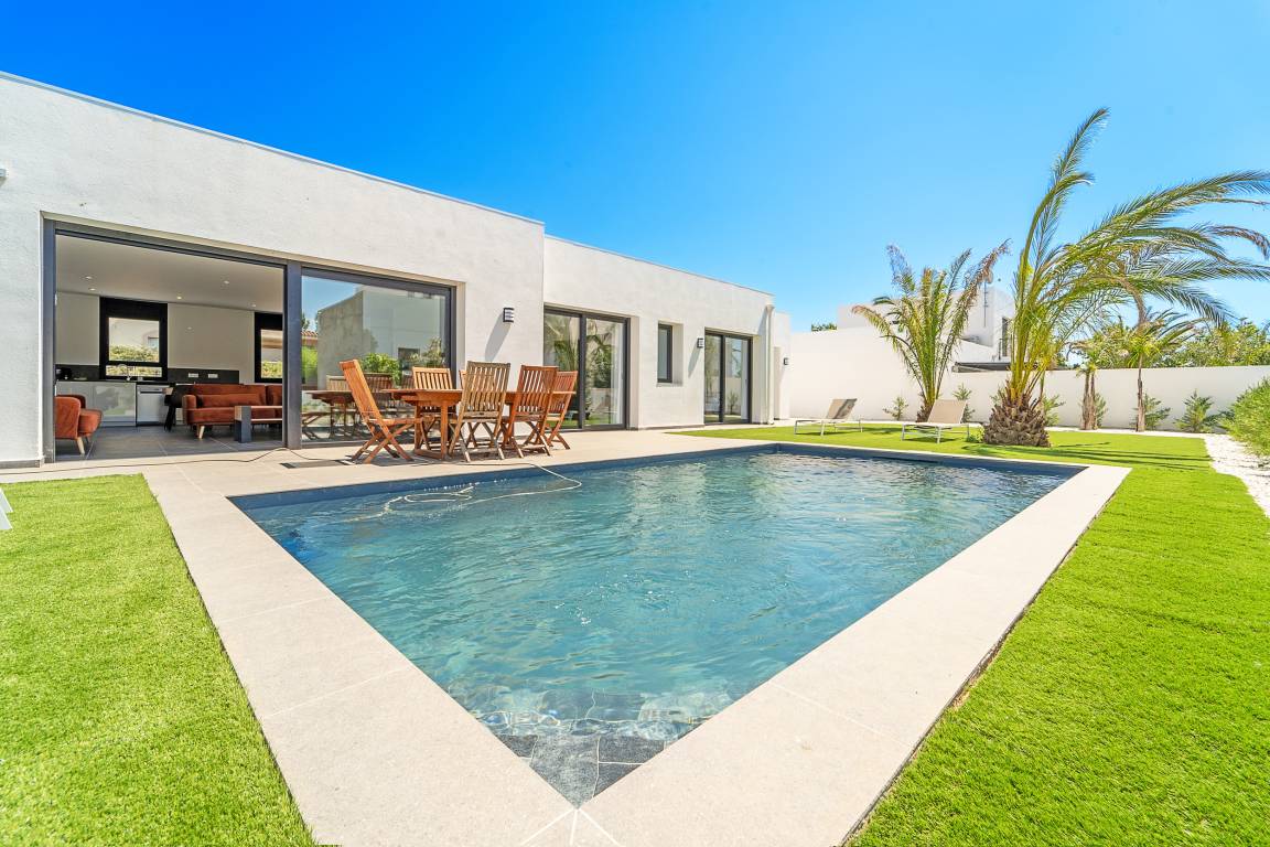 160 M² Villa ∙ 3 Habitaciones ∙ 8 Huéspedes - Empuriabrava