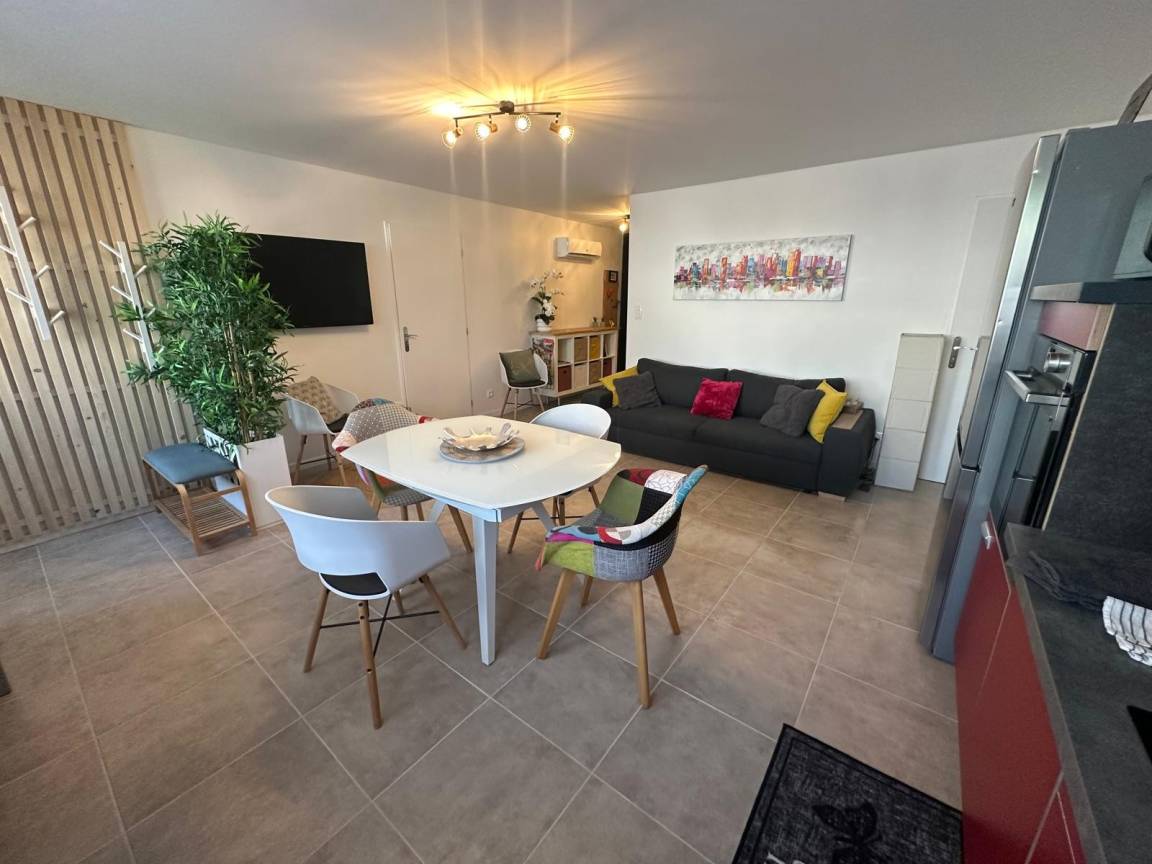 68 M² Huoneisto ∙ 1 Makuuhuone ∙ 4 Vierasta - Bourg-en-Bresse