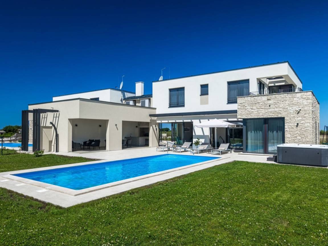 230 M² House ∙ 4 Bedrooms ∙ 10 Guests - Novigrad