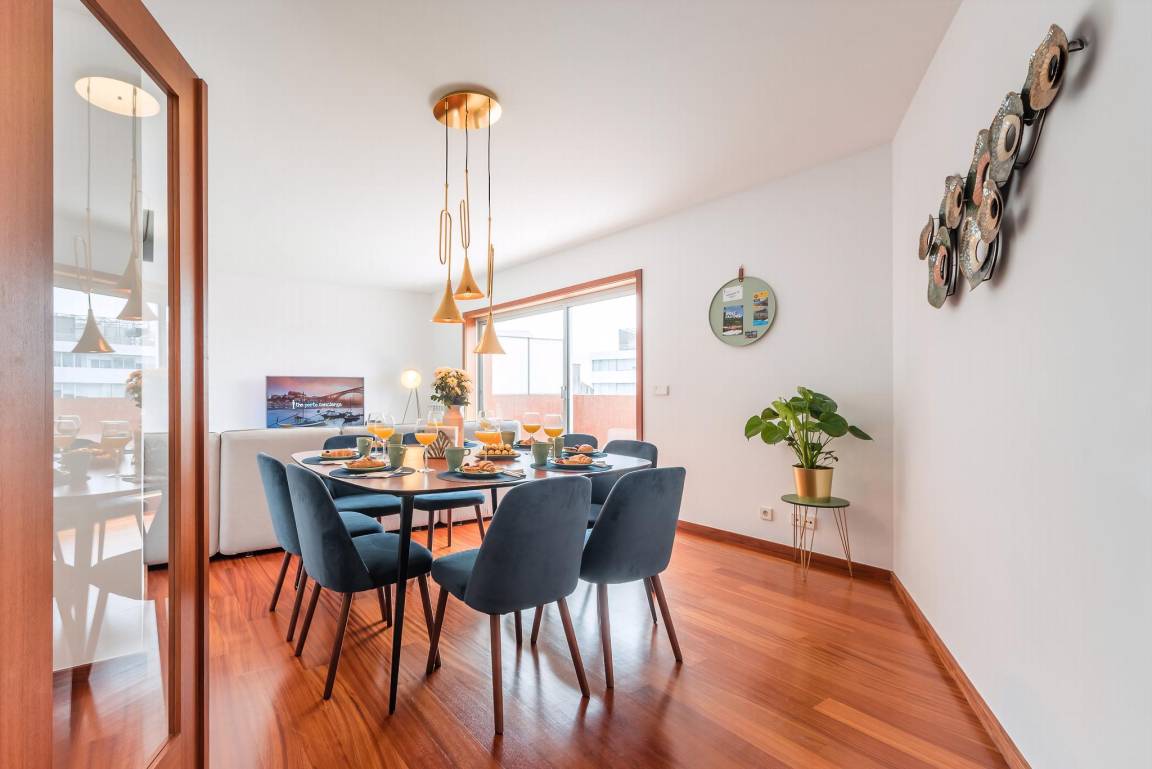 130 M² Apartment ∙ 3 Bedrooms ∙ 8 Guests - Porto