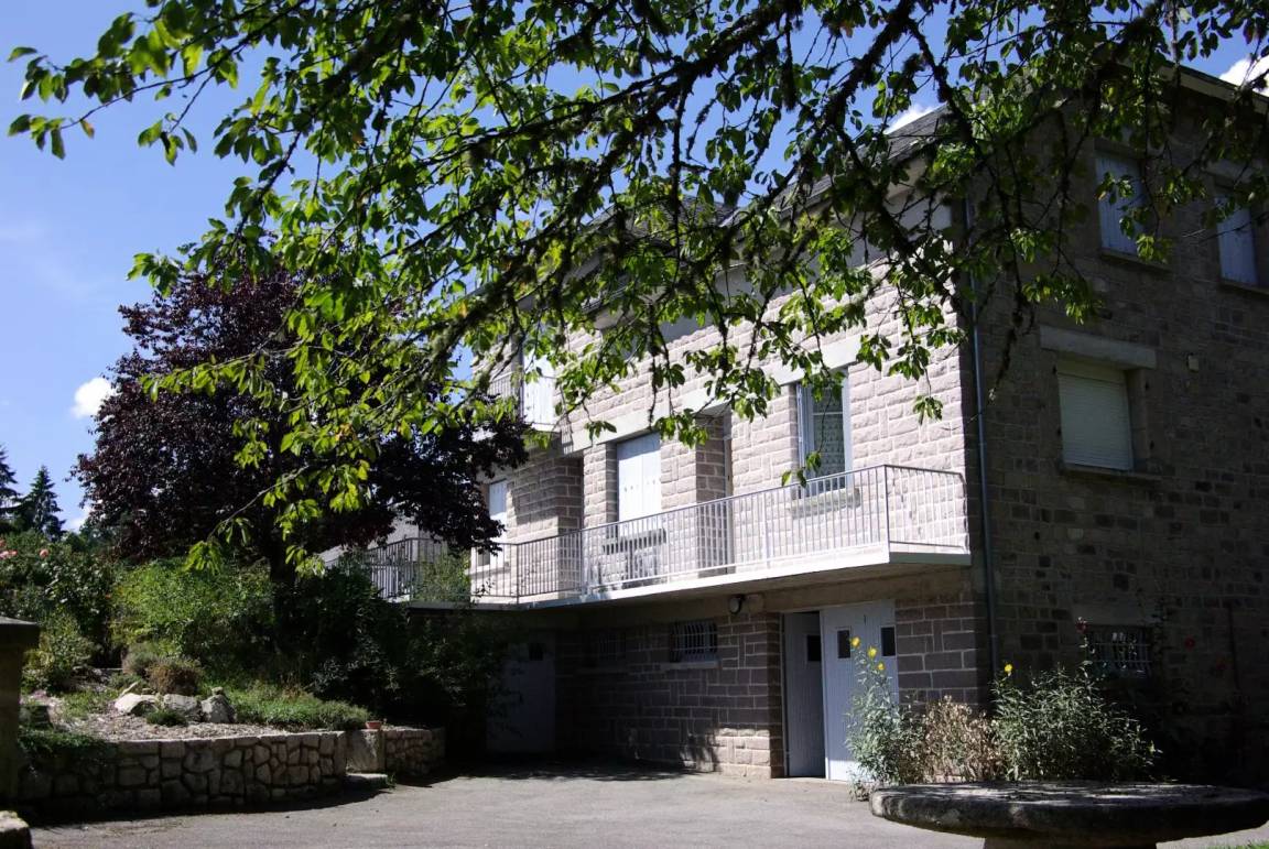 230 M² Maison De Vacances ∙ 7 Chambres ∙ 14 Personnes - Égletons