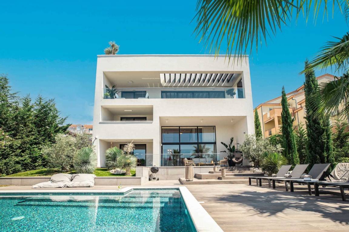650 M² Villa ∙ 8 Bedrooms ∙ 16 Guests - Trogir