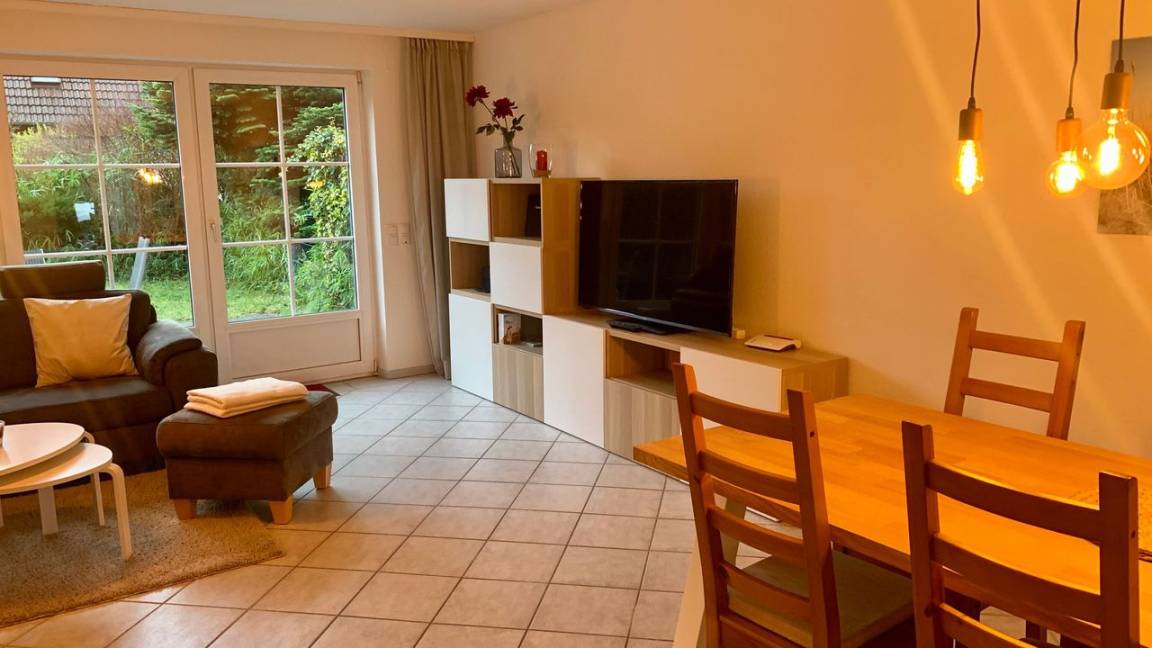 100 M² Huis ∙ 3 Slaapkamers ∙ 6 Gasten - Varel