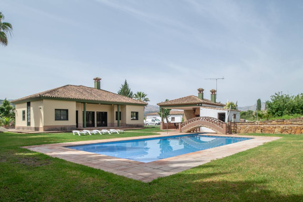 200 M² Villa ∙ 4 Habitaciones ∙ 8 Huéspedes - Ronda