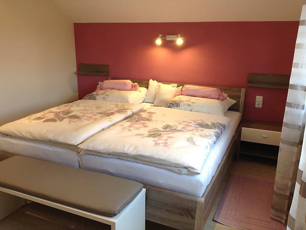 35 M² Ferienwohnung ∙ 1 Schlafzimmer ∙ 2 Gäste - Neualbenreuth