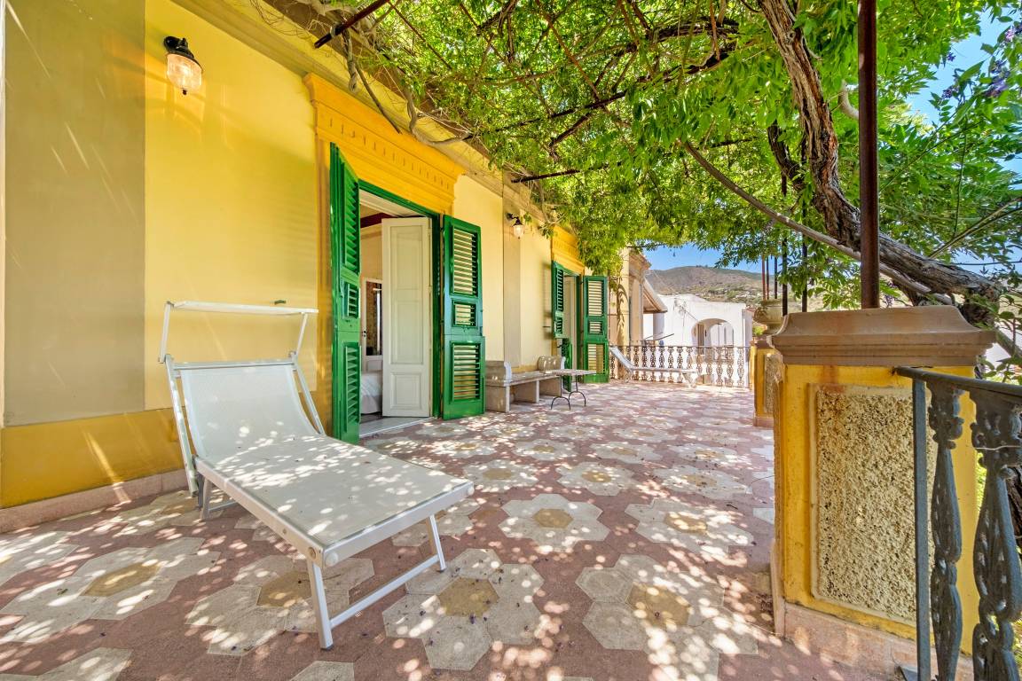 200 M² Villa ∙ 4 Bedrooms ∙ 11 Guests - Lipari
