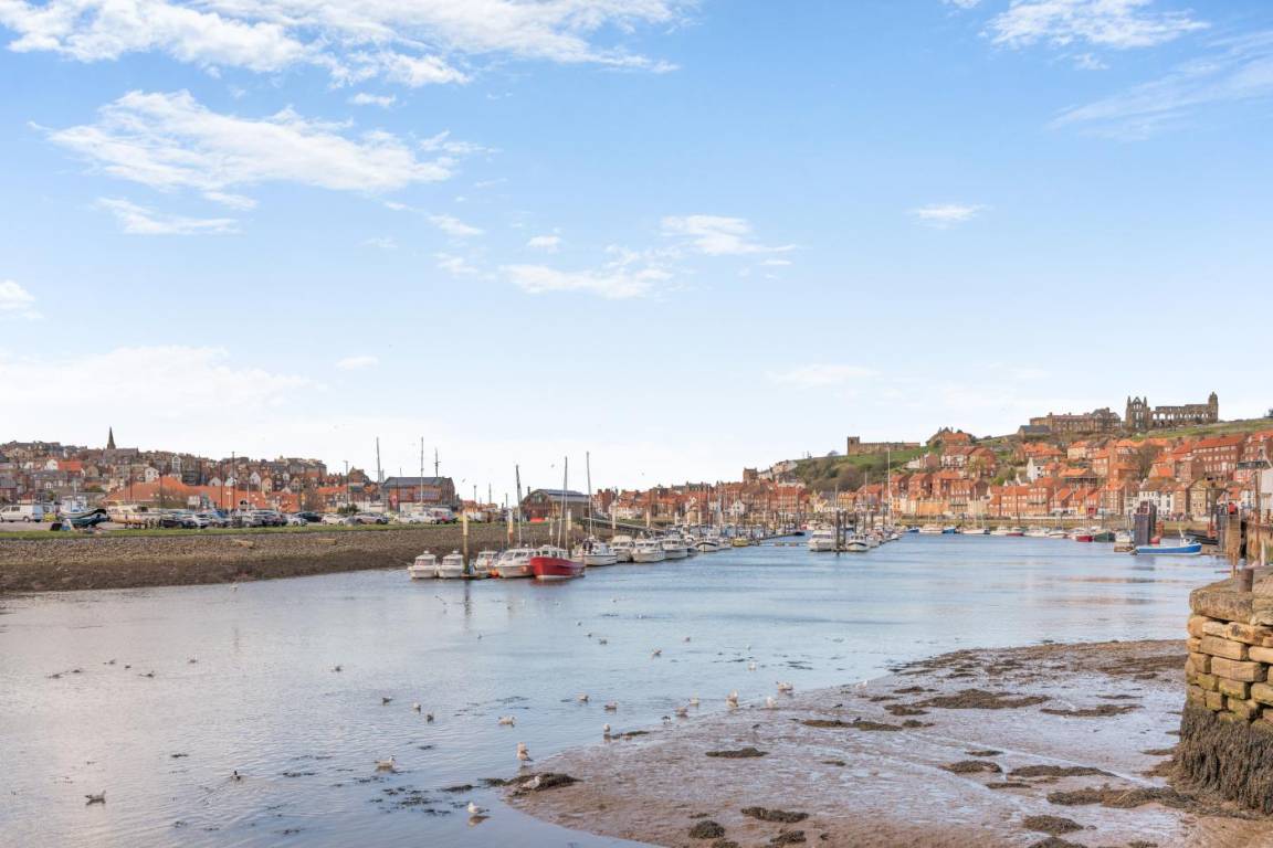 Apartment ∙ 3 Bedrooms ∙ 6 Guests - Whitby, UK