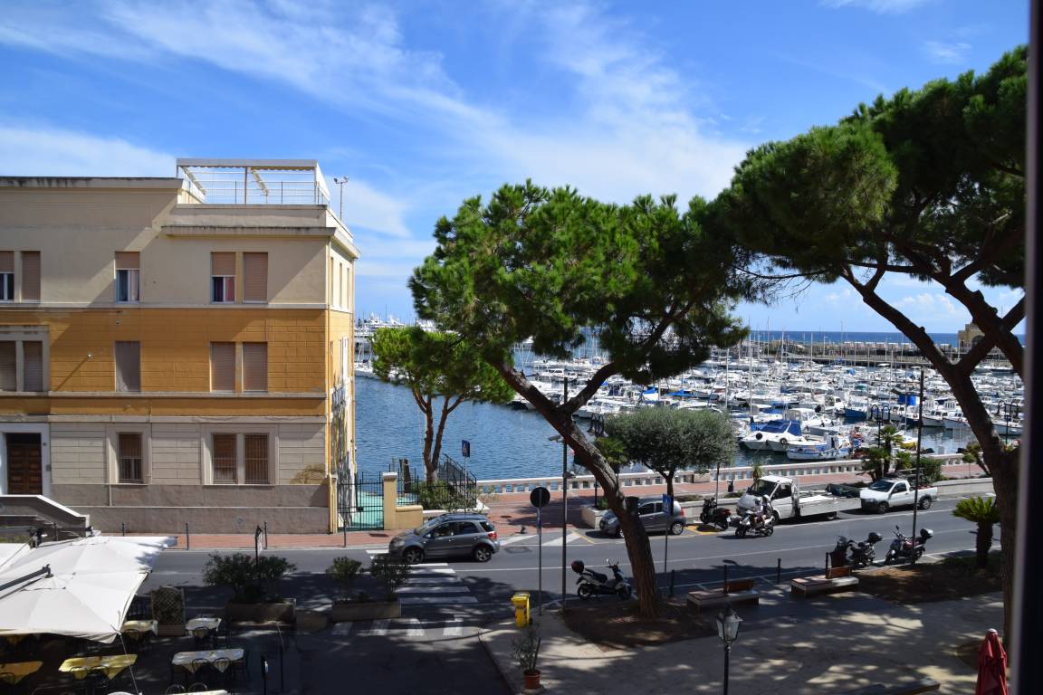 100 M² Appartement ∙ 2 Slaapkamers ∙ 6 Gasten - Imperia