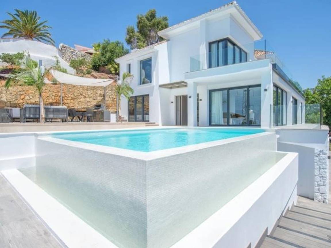 1700 M² Villa ∙ 7 Bedrooms ∙ 15 Guests - Marbella