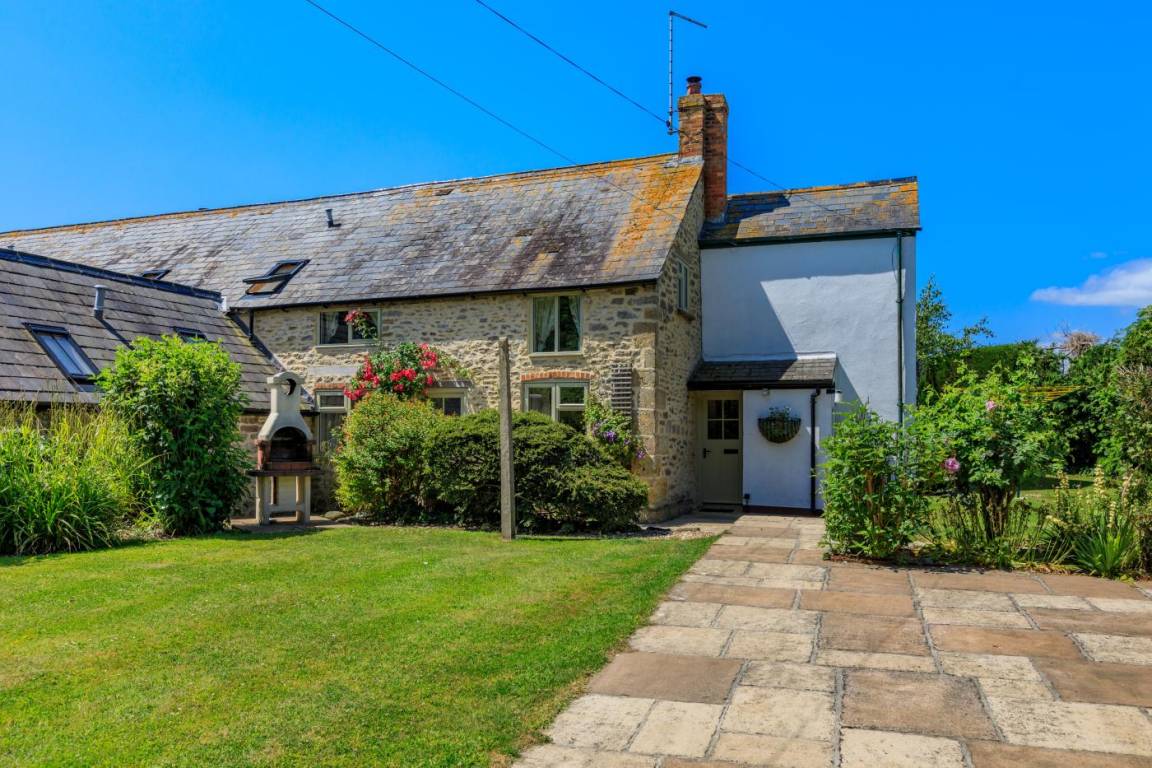 Cottage ∙ 3 Bedrooms ∙ 6 Guests - Hive Beach