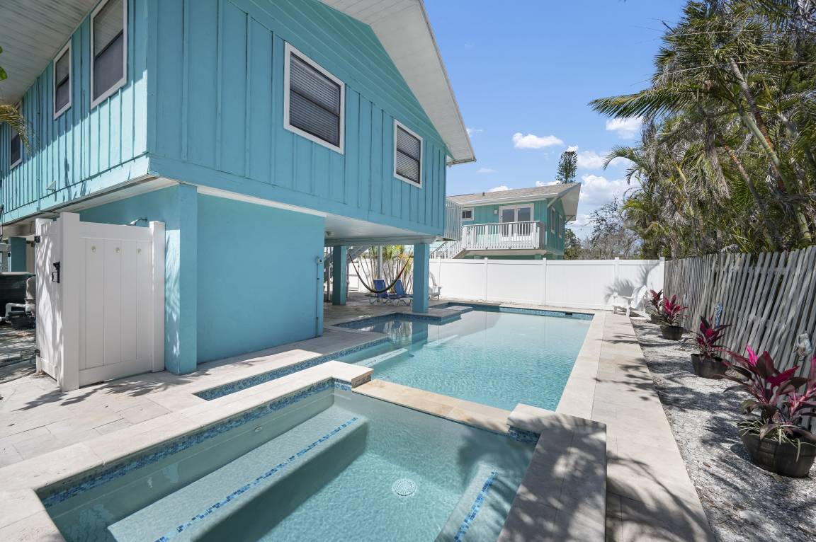 70 M² House ∙ 2 Bedrooms ∙ 6 Guests - Holmes Beach, FL
