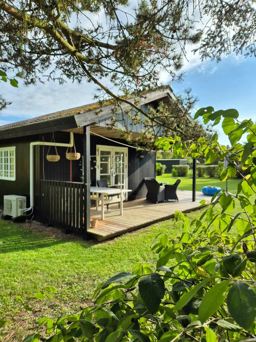 Lyst sommerhus med have til spil og leg på Lolland