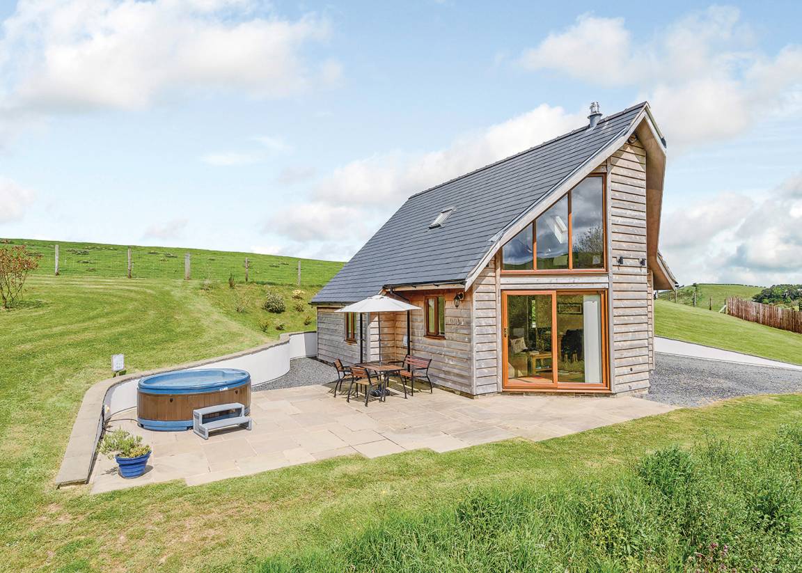 Chalet ∙ 2 Bedrooms ∙ 4 Guests - Wales