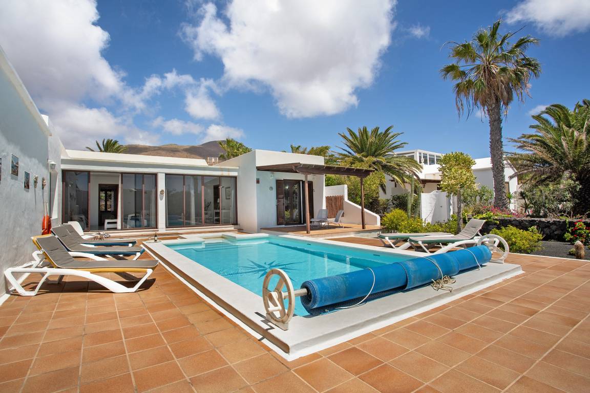 190 M² Villa ∙ 4 Bedrooms ∙ 7 Guests - Lanzarote