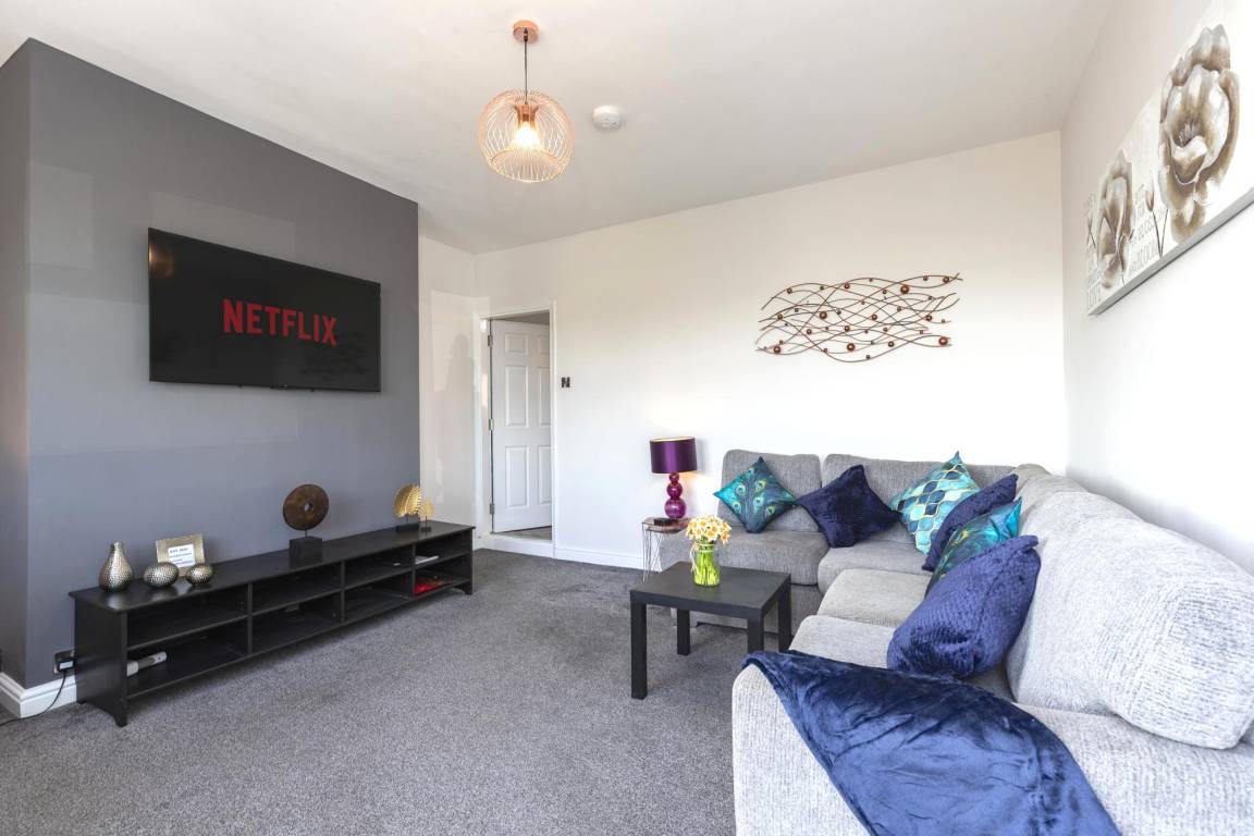 93 M² House ∙ 2 Bedrooms ∙ 4 Guests - Durham