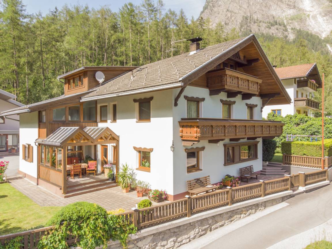200 M² Ferienhaus ∙ 6 Schlafzimmer ∙ 12 Gäste - Sautens