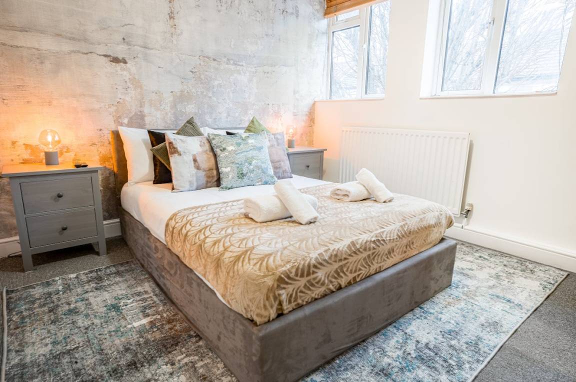 74 M² Apartment ∙ 3 Bedrooms ∙ 8 Guests - Surbiton