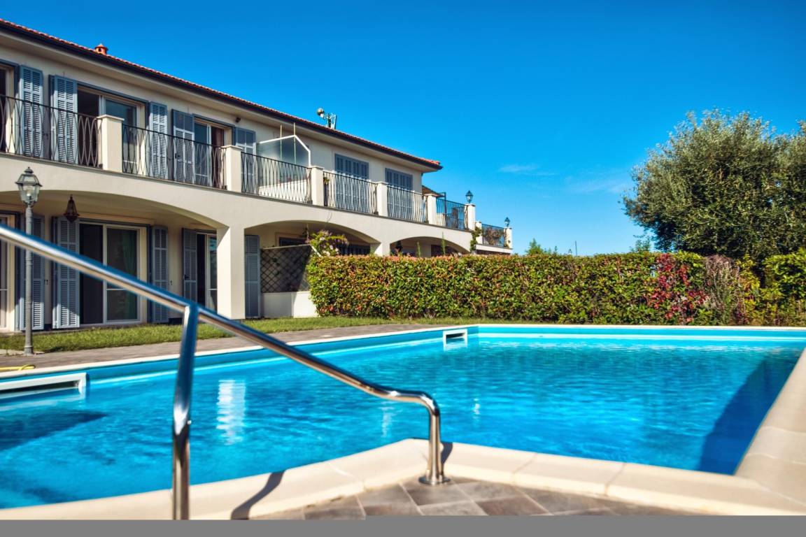160 M² Apartment ∙ 5 Bedrooms ∙ 10 Guests - Ospedaletti
