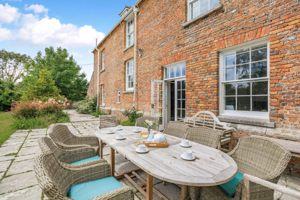 Cottage ∙ 7 Bedrooms ∙ 14 Guests - Dorchester