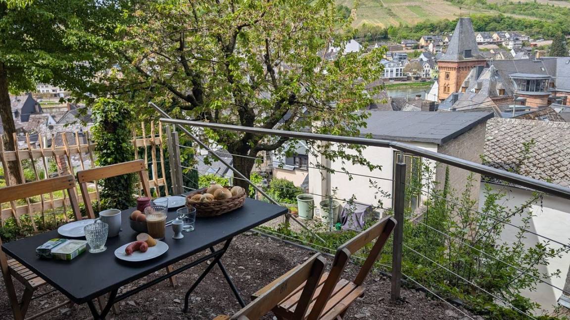100 M² Ferienwohnung ∙ 2 Schlafzimmer ∙ 4 Gäste - Zell (Mosel)