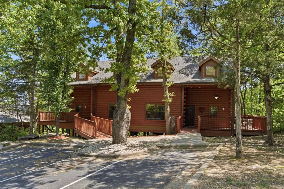 132 M² Cabin ∙ 3 Bedrooms ∙ 8 Guests - Branson, MO