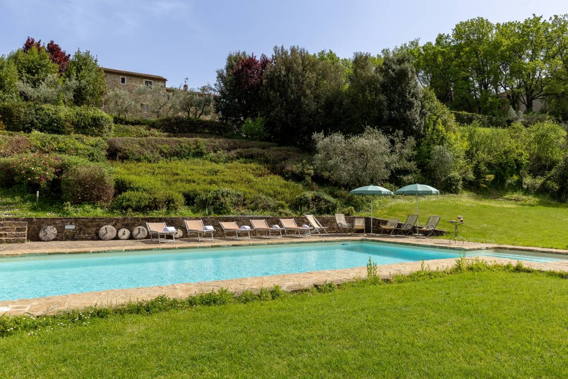 305 M² Farmhouse ∙ 10 Bedrooms ∙ 20 Guests - Poggibonsi
