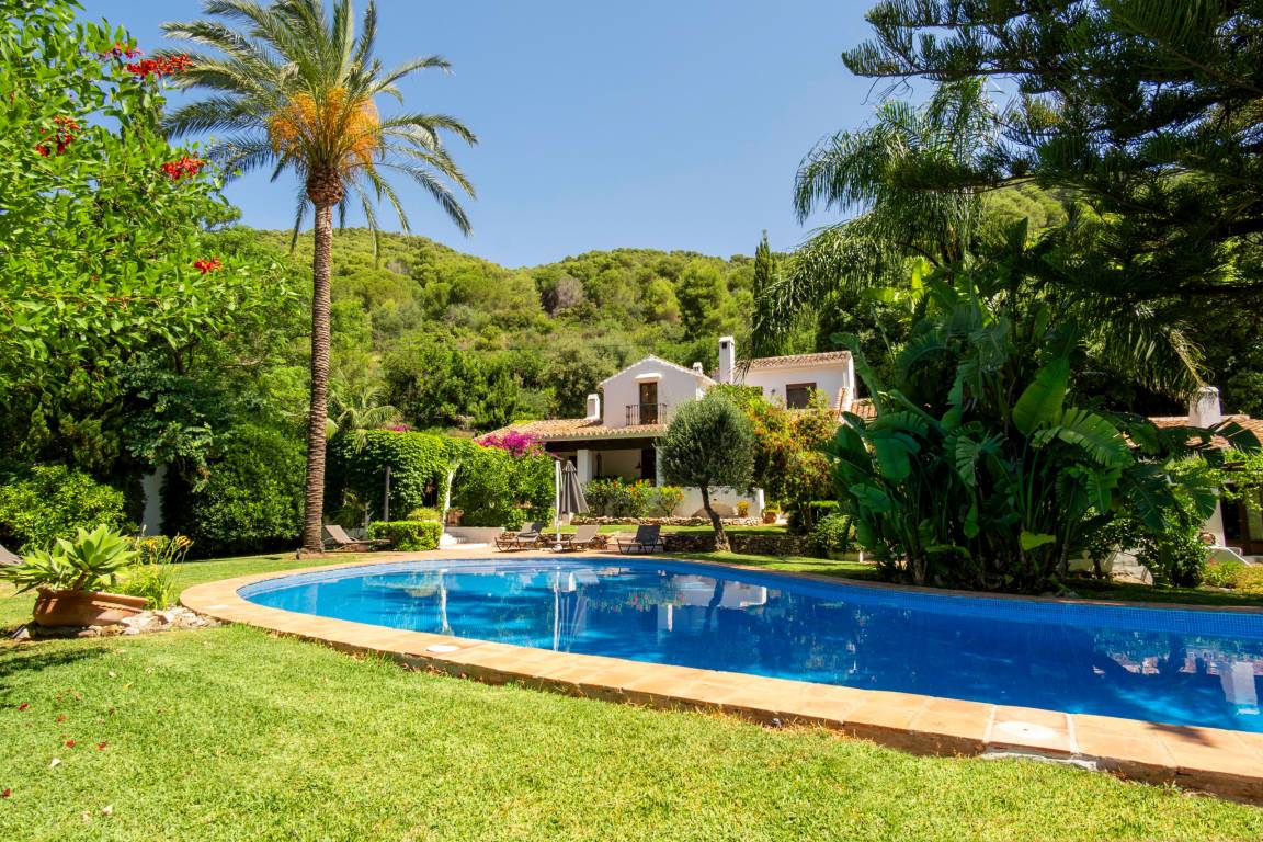 340 M² Villa ∙ 6 Habitaciones ∙ 14 Huéspedes - Coín