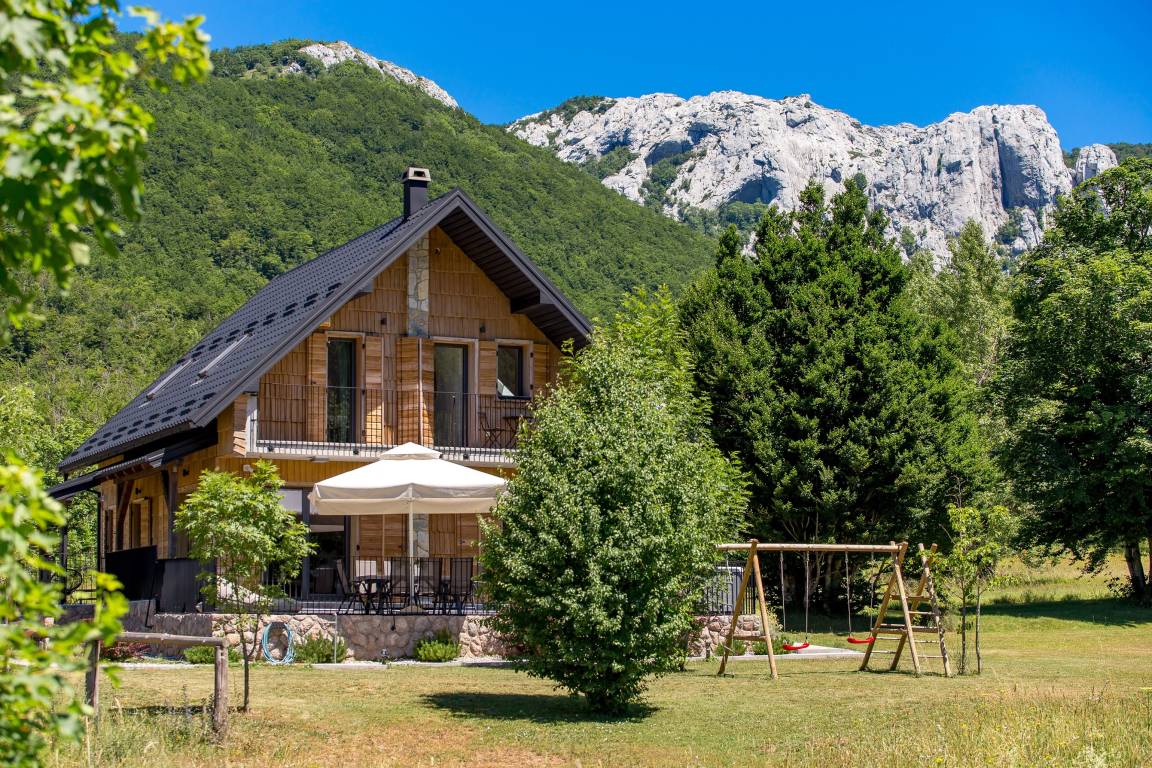 160 M² Ferienhaus ∙ 4 Schlafzimmer ∙ 8 Gäste - Karlobag