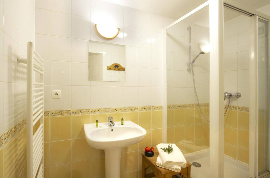 300 m² Chalet ∙ 8 Schlafzimmer ∙ 15 Gäste – Bild 12
