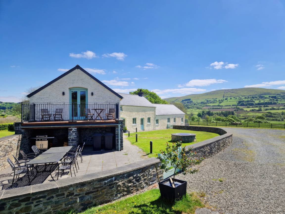 Cottage ∙ 4 Bedrooms ∙ 8 Guests - Carmarthenshire