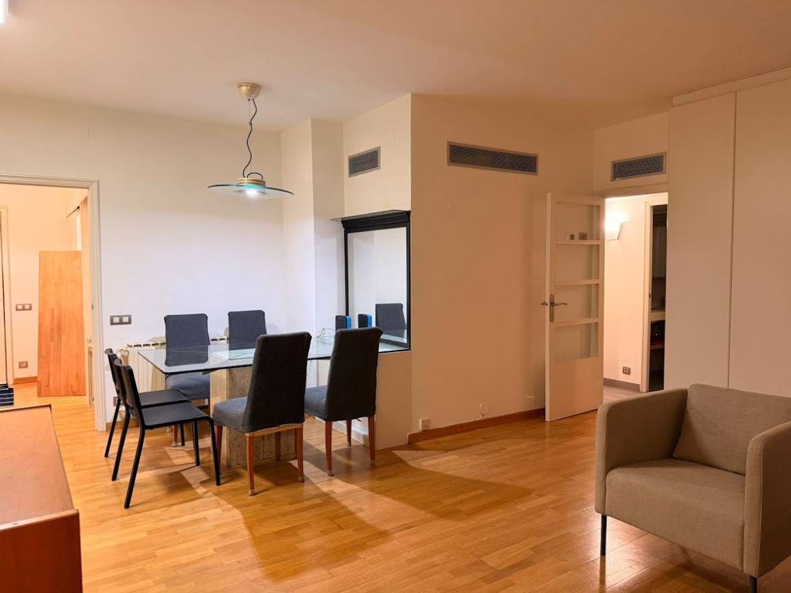 110 M² Apartamento ∙ 4 Habitaciones ∙ 6 Huéspedes - Barcelona
