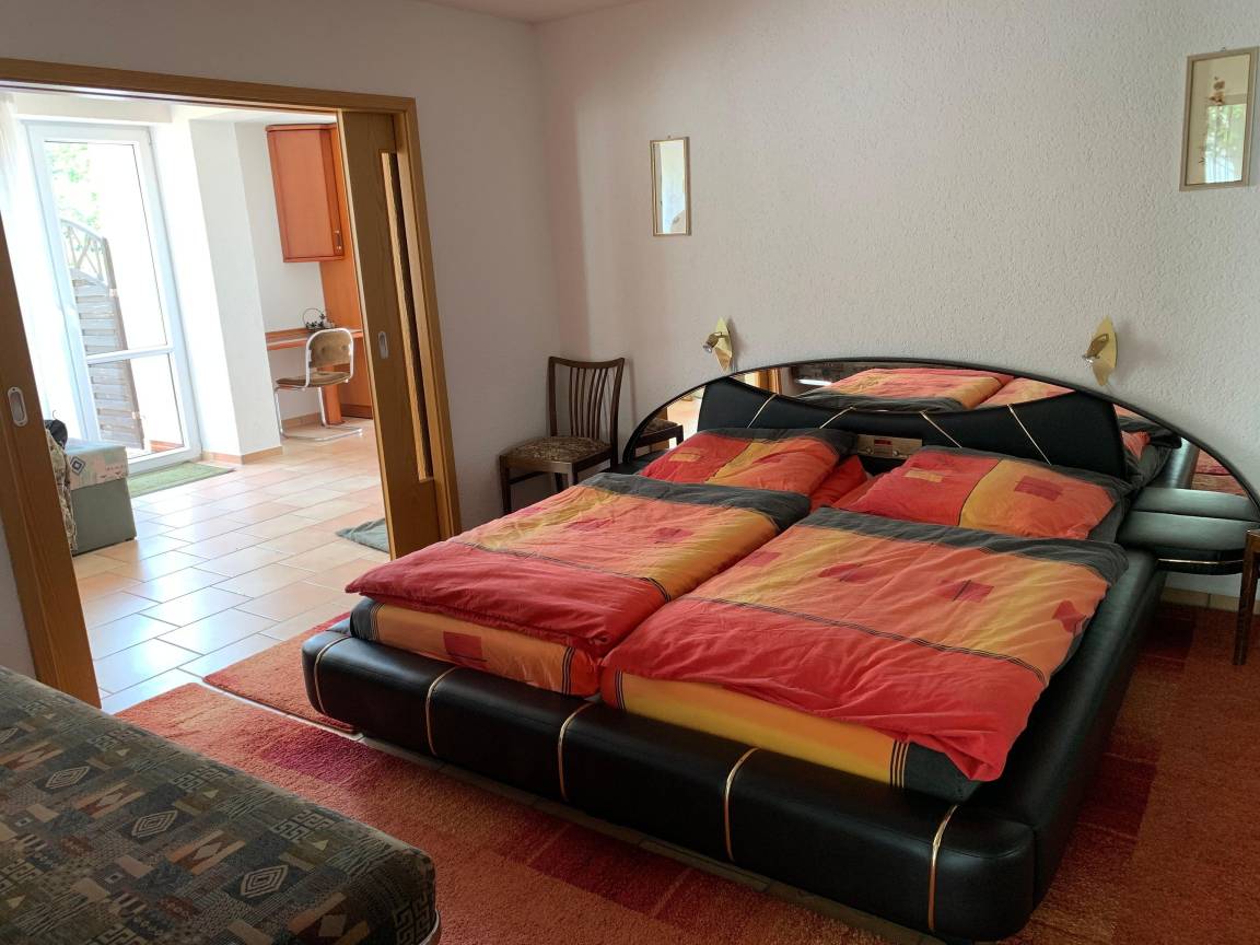 80 m² Ferienwohnung ∙ 1 Schlafzimmer ∙ 4 Gäste – Bild 11