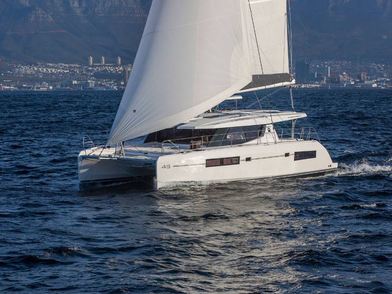 14 M² Houseboat ∙ 4 Bedrooms ∙ 8 Guests - Nassau