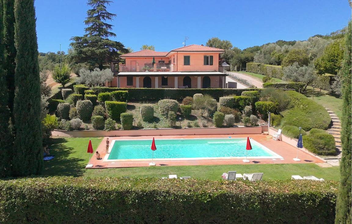 500 M² House ∙ 6 Bedrooms ∙ 16 Guests - Umbria