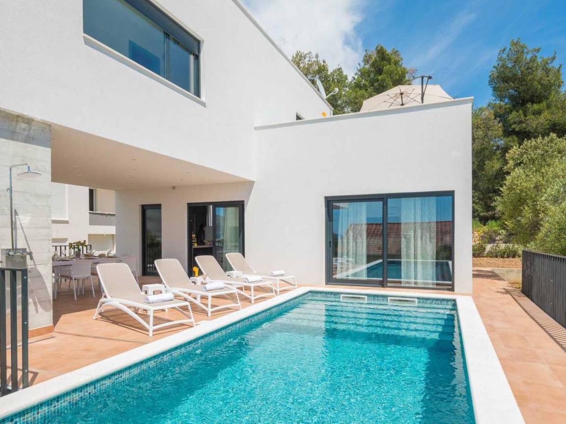 185 M² House ∙ 3 Bedrooms ∙ 8 Guests - Trogir