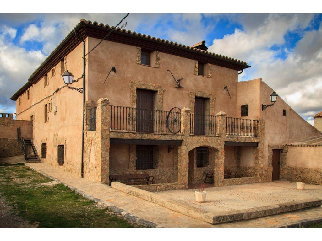 250 M² Casa ∙ 7 Habitaciones ∙ 16 Huéspedes - Gea de Albarracín