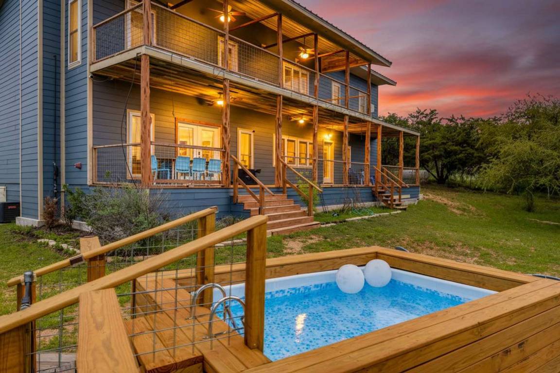 Apartment ∙ 5 Bedrooms ∙ 16 Guests - Lake Buchanan, TX