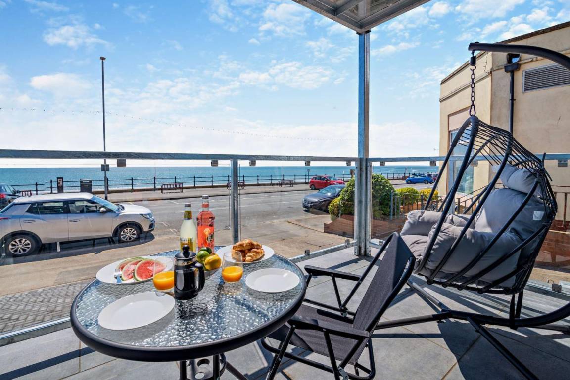 Apartment ∙ 3 Bedrooms ∙ 6 Guests - Bridlington